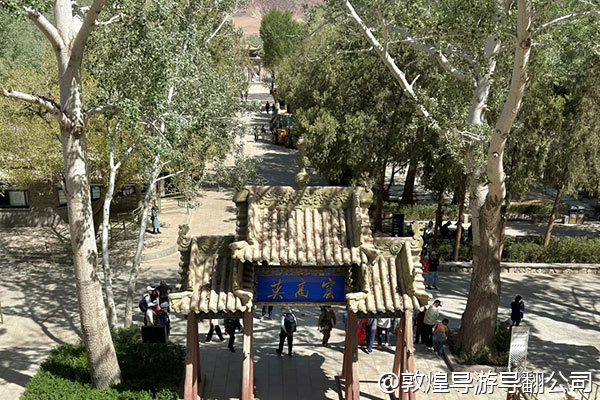 想了解一下敦煌的又见敦煌演出值得看吗？和莫高窟的参观体验有什么不同？演出票好买吗？位置选哪里比较好？