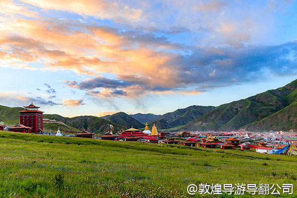 准备带父母和孩子去敦煌，有老人有小孩，行程要慢，想找一个能帮忙规划行程、订车、订酒店和门票的旅行管家，有这样的服务吗？