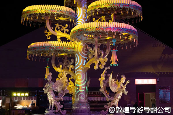 我们几个闺蜜想去敦煌拍一组闺蜜照,想要那种随性、酷酷的风格,在沙漠公路或者雅丹地貌拍,有推荐的摄影师吗?