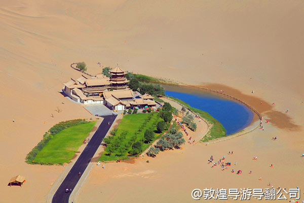 想去敦煌拍婚纱照，五月份去合适吗？会不会有沙尘暴？有没有那种包含沙漠、古城和洞窟背景的婚纱摄影套餐？