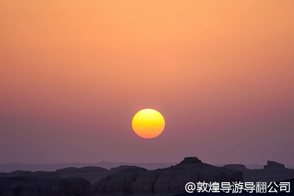 想了解一下敦煌的“非遗”体验,比如剪纸、彩塑什么的,有没有地方可以学习和亲手制作?