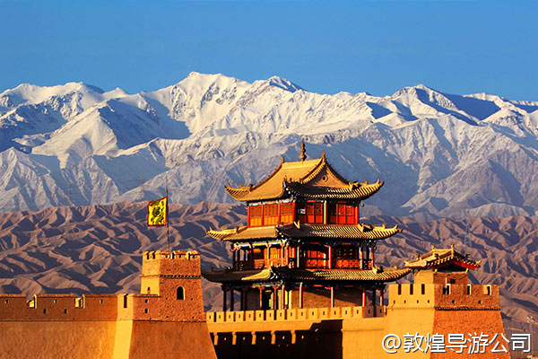 带父母去敦煌,他们对住宿要求比较高,喜欢那种有文化特色的高端酒店,比如敦煌山庄之类的,除了敦煌山庄还有别的选择吗?