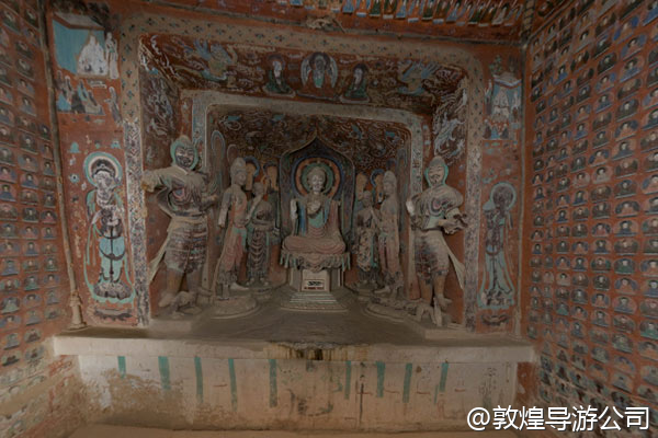我们想包下敦煌一家有特色的餐厅做品牌晚宴，大约60人，需要布置和演出，怎么找？